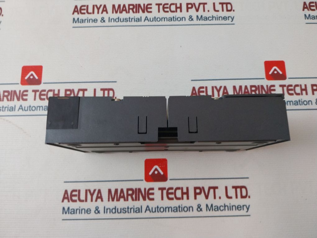 Idec Izumi Pfj-t081U 8-relay Output Unit 220 Vac 5A