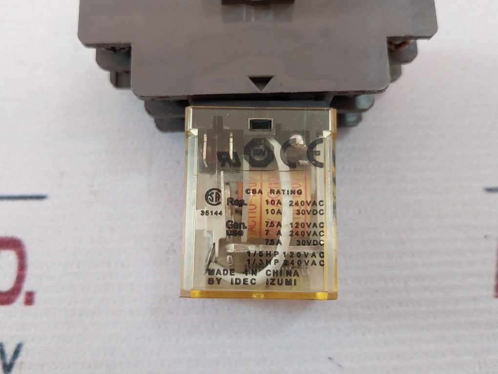 Idec Izumi Rh2B-u Relay With Socket Sh2B-02
