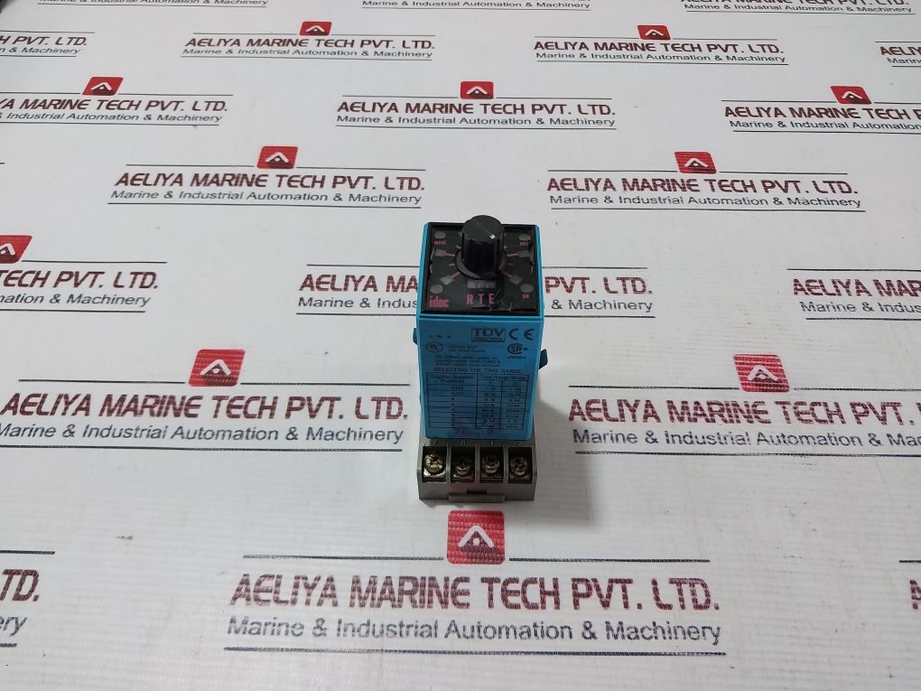 Idec Rte-p11 Electronic Timer With Base 0-10 Sec 120Vac