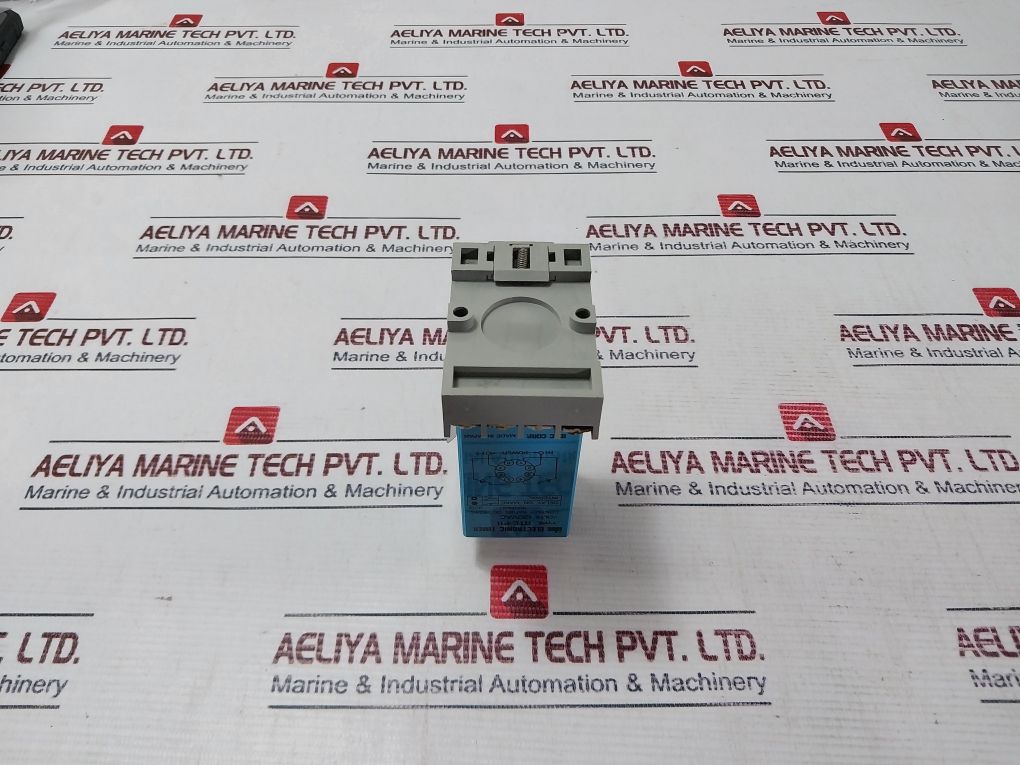 Idec Rte-p11 Electronic Timer With Base 0-10 Sec 120Vac