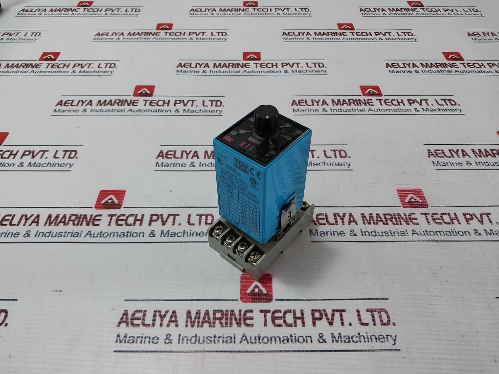 Idec Rte-p11 Electronic Timer With Base 0-10 Sec 120Vac