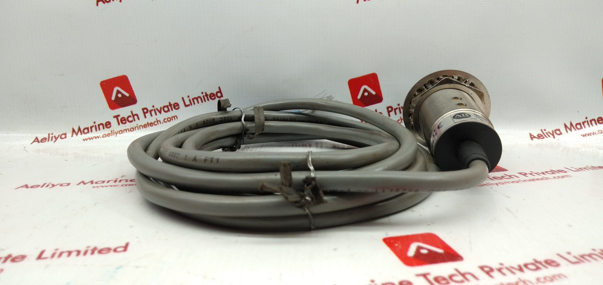 Allen Bradley 871Tm-b10C30-a2 Proximity Sensor 40-250V 5-400Ma