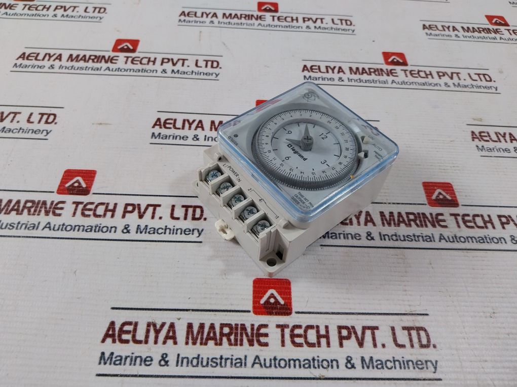 Legrand 649 930 Maxirex 5T Analogue Time Switch 230V