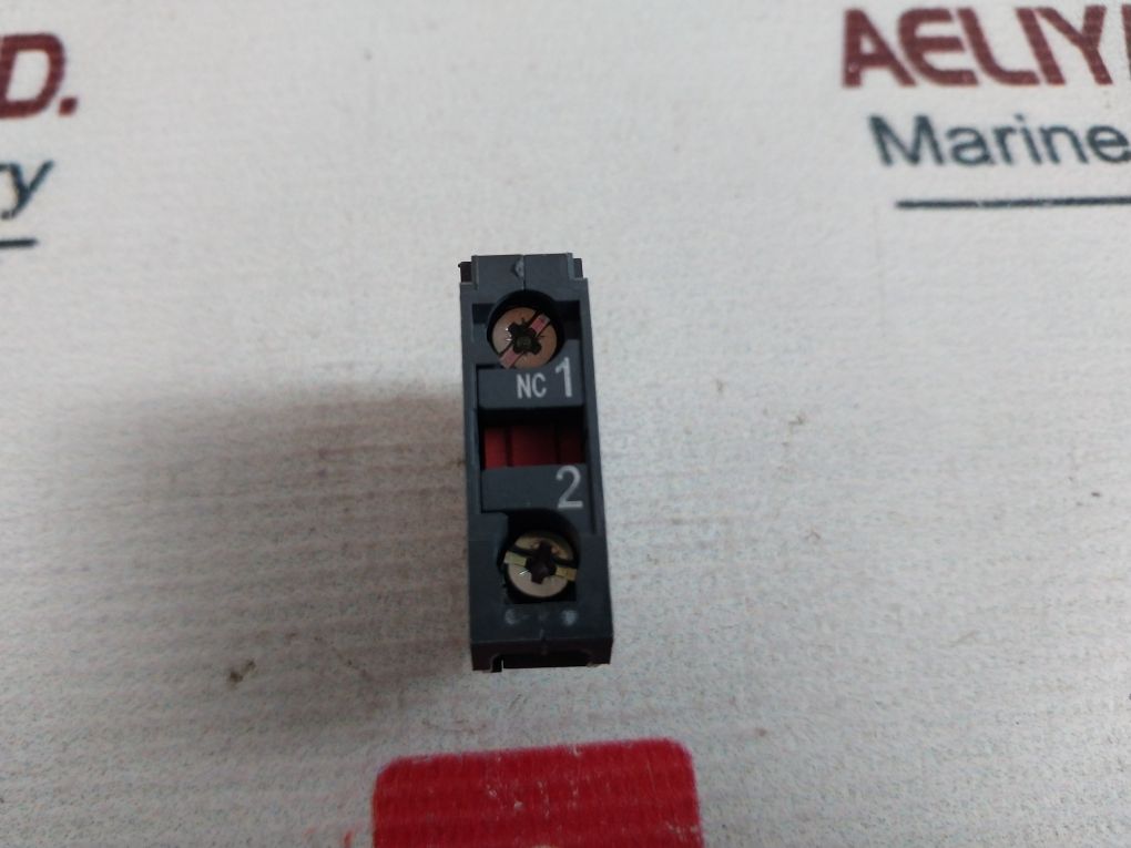 Lot Of 10X Schneider Electric Zbe-102 Contact Block 240V