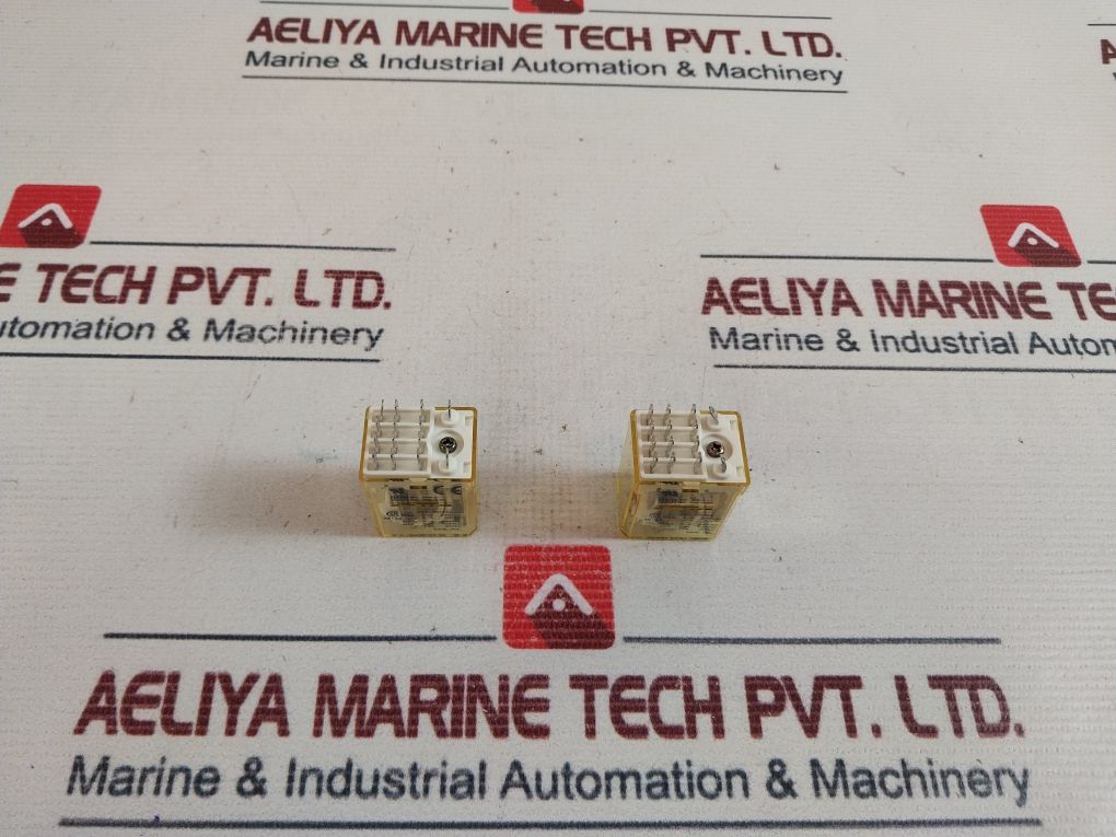 Lot of 2X Idec Ry4S-u Relay 5A 30Vdc
