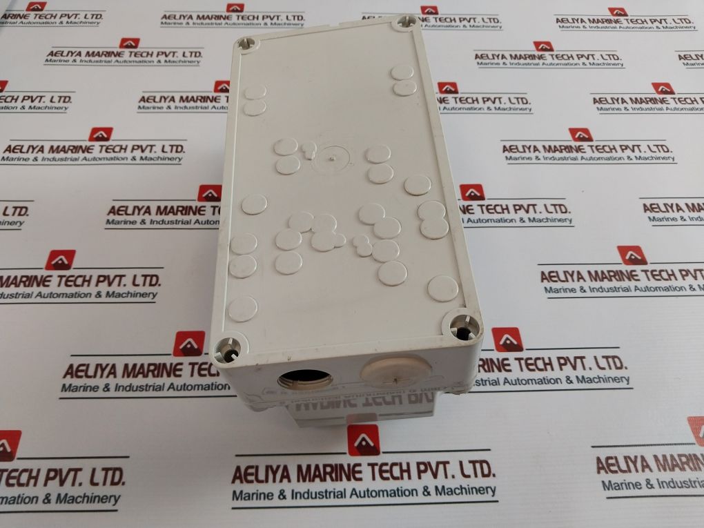 Mennekes 5696Rs Switchable With Interlock Ip44 32A 200-250V Ac