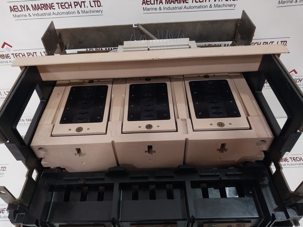 Merlin Gerin Masterpact M16 Ni Frame Circuit Breaker 690V 50/60Hz