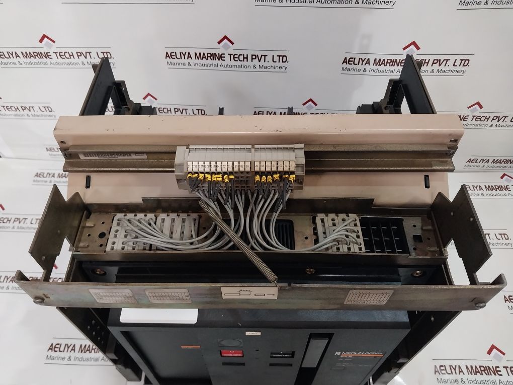 Merlin Gerin Masterpact M16 Ni Frame Circuit Breaker 690V 50/60Hz