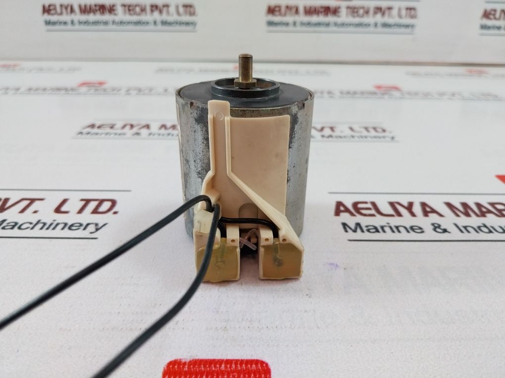 Merlin Gerin 685 650 Xf-e Closing Release Mp Circuit Breaker Accessory