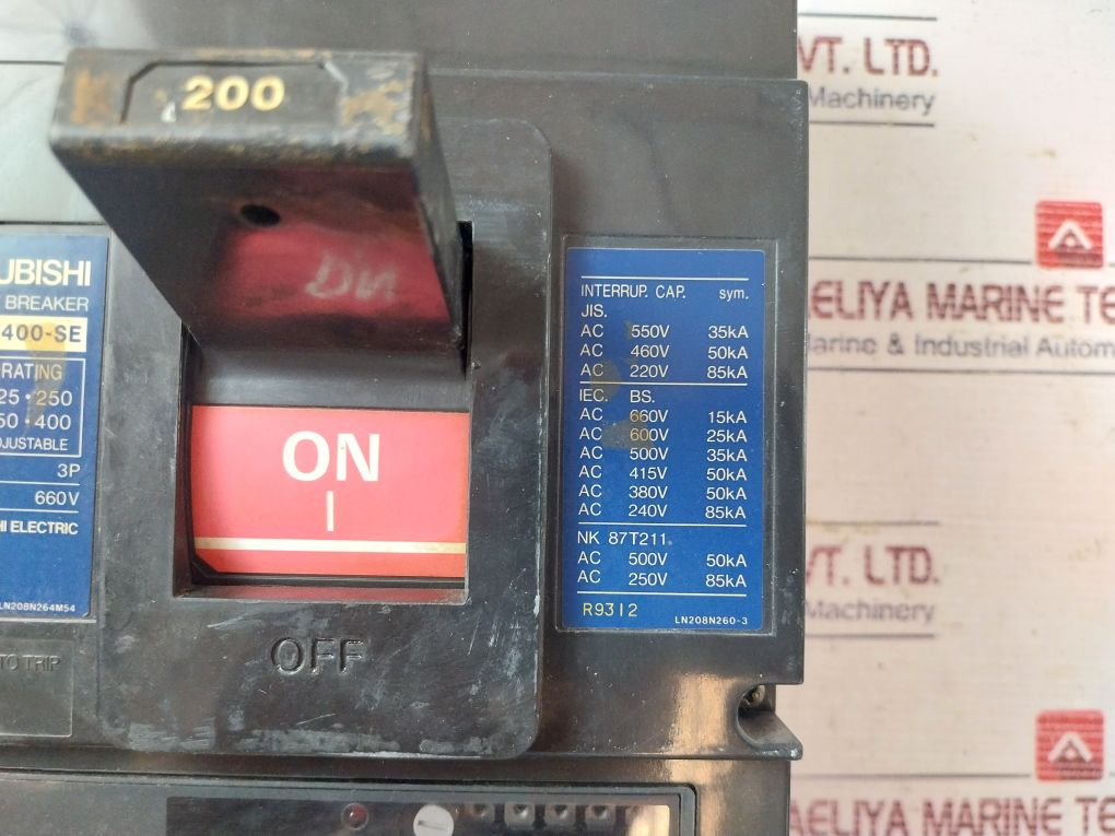 Mitsubishi Electric Nf400-se No-fuse Circuit Breaker 200A Ln208N264M54