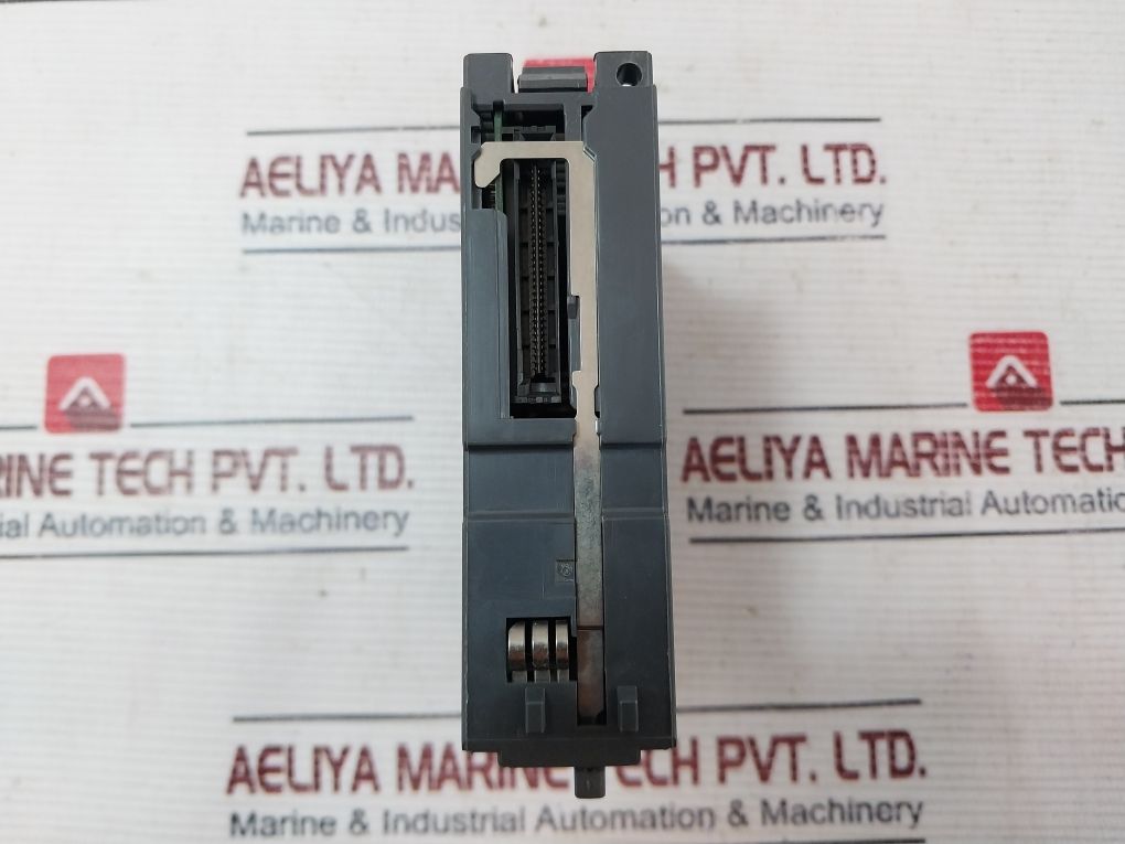 Mitsubishi Electric Qy42P Digital Output Unit 12/24Vdc 0.1A