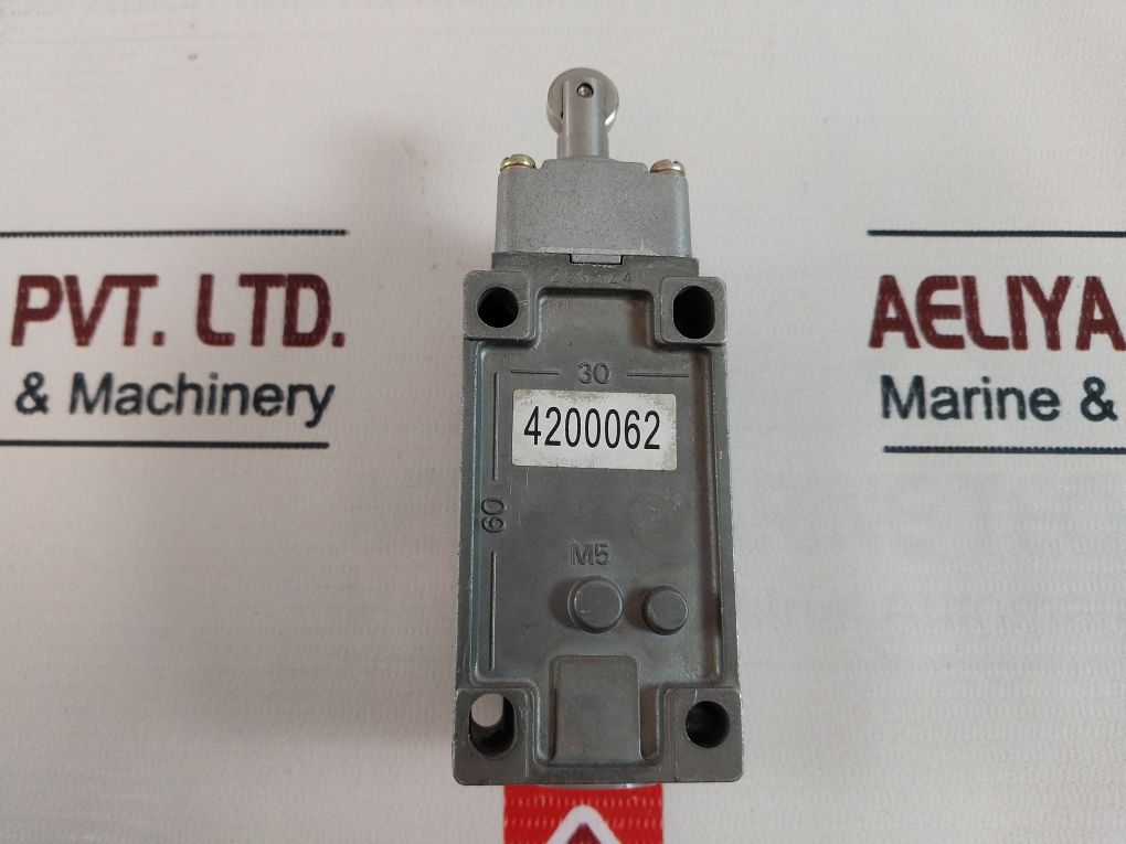 Omron D4B-2171N