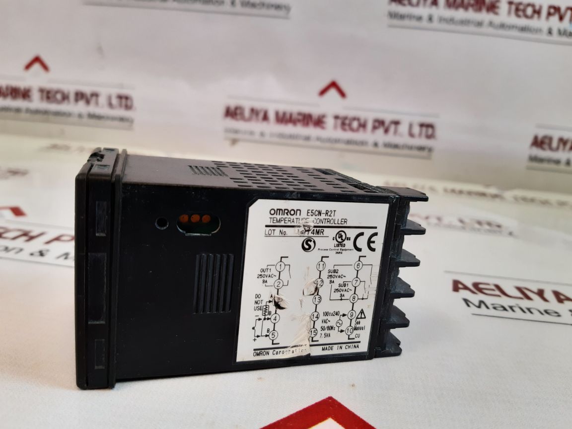 Omron E5Cn-r2T Temperature Controller 100 To 240Vac~