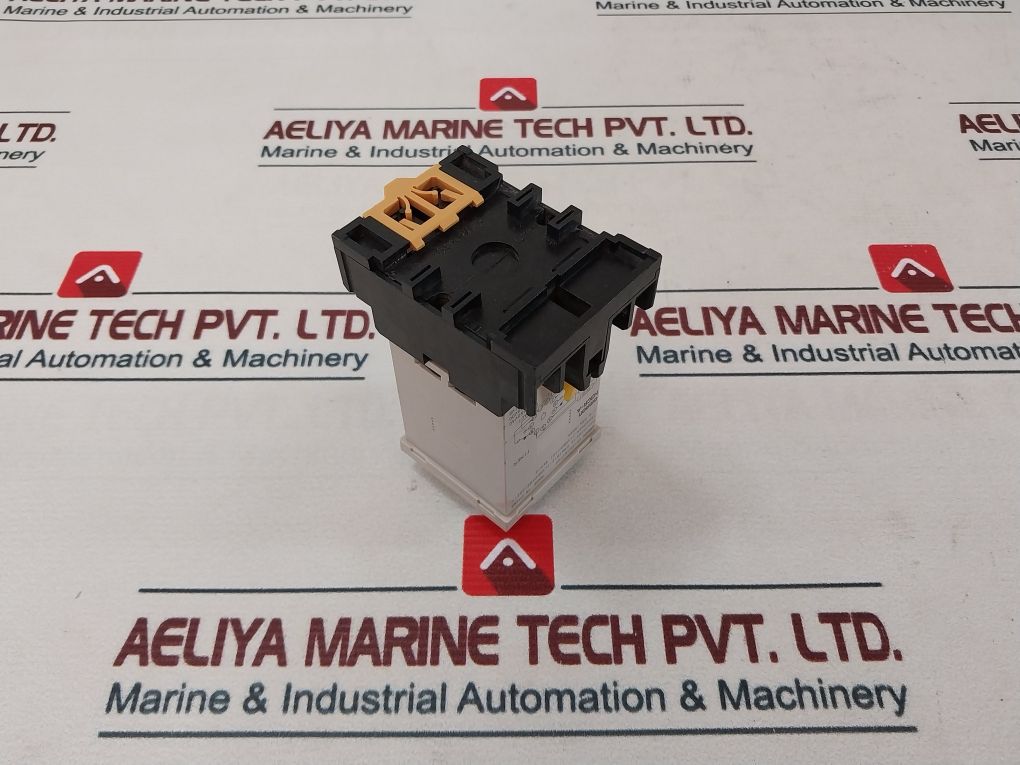 Omron H3Cr-a Solid State Multifunction Timing Relay With Base 0-12 Hrs