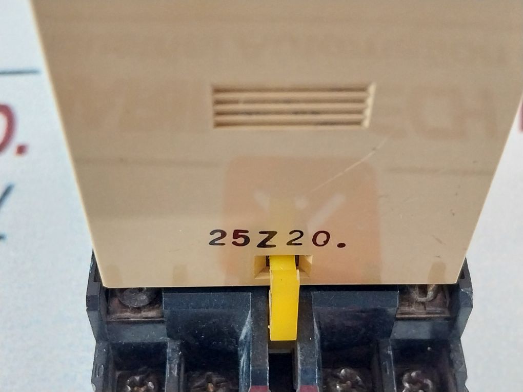 Omron H3Cr-a Timer With Base 2257M