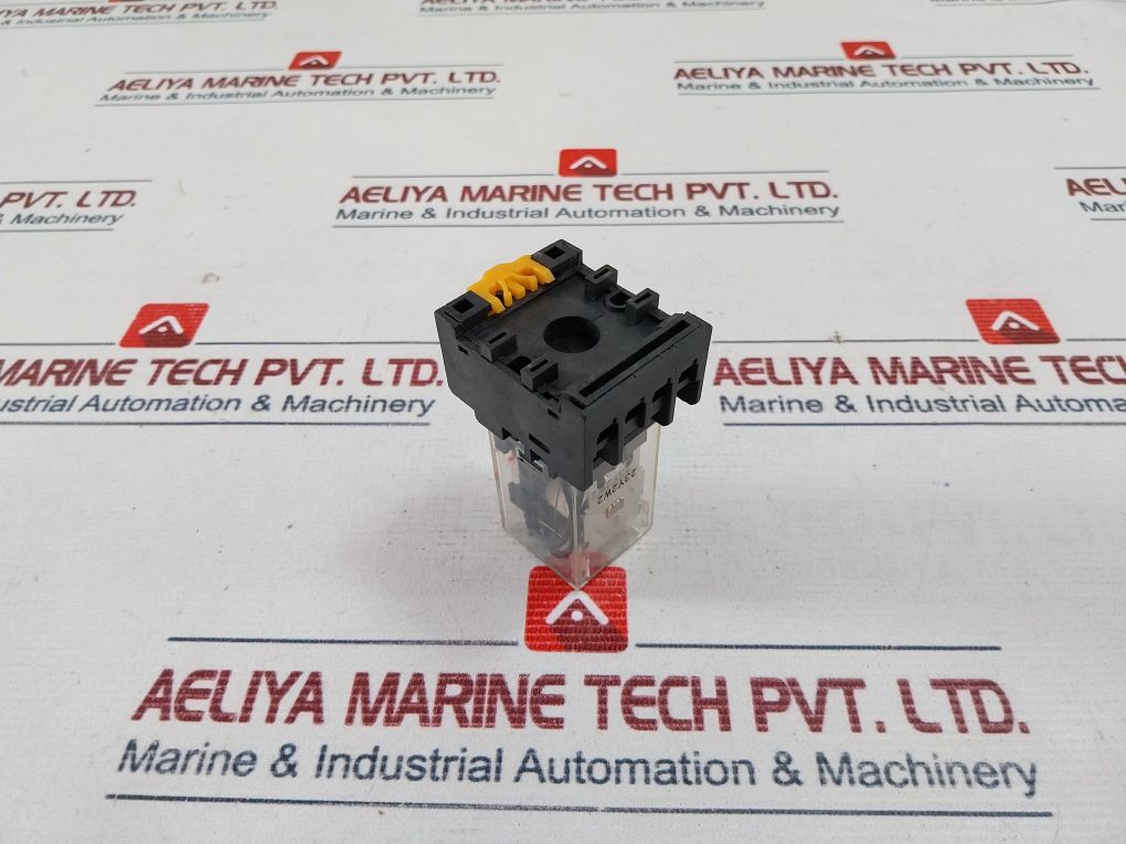 Omron Mk3Pn-5-i-s Relay With Base