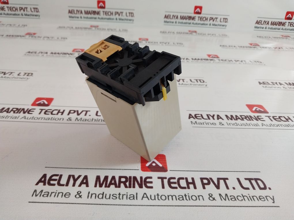 Omron Sdv-fl4 Voltage Sensor With Base 100/110 Vdc 2A 24Vdc
