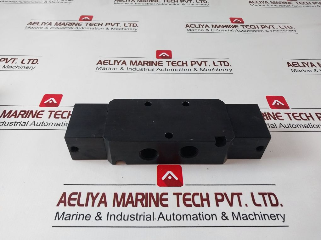 Parker B783000Xxa Air Pilot Valve 4-way 1/2 In Port