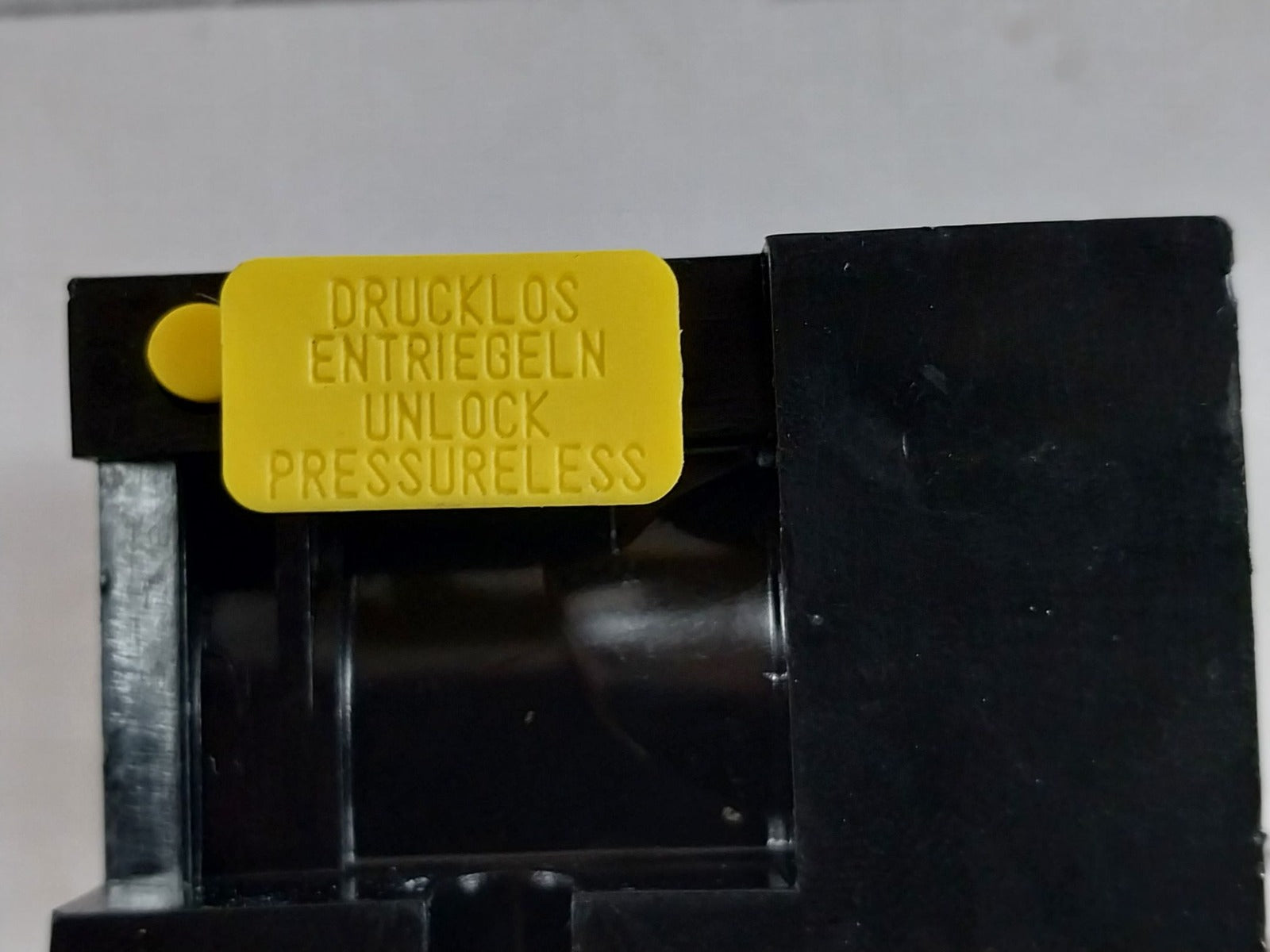 Rexroth/Bosch P-067701-00000 Pneumatic Valve Manifold