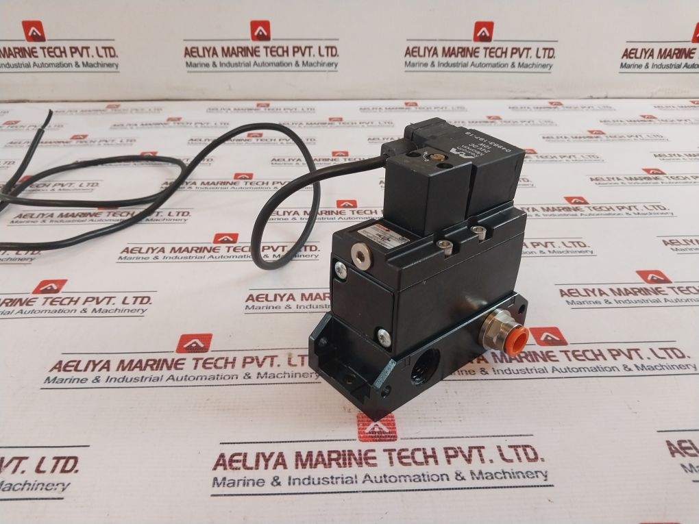 Rexroth Mecman 04983-197-18 Solenoid Valve & Coil 24Vdc 10W 04-311H-04-10