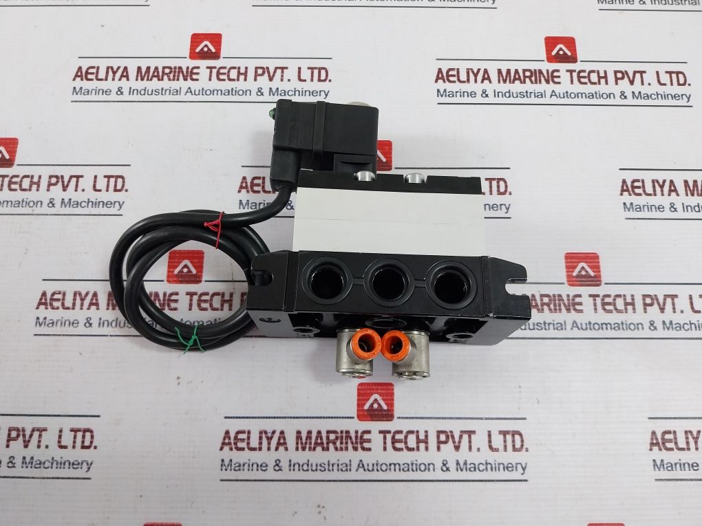 Rexroth R401001276 Pneumatic Directional Valve 5802720000 24V Dc