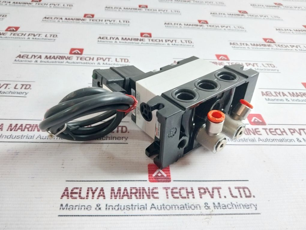 Rexroth R401001276 Pneumatic Directional Valve 5812110100