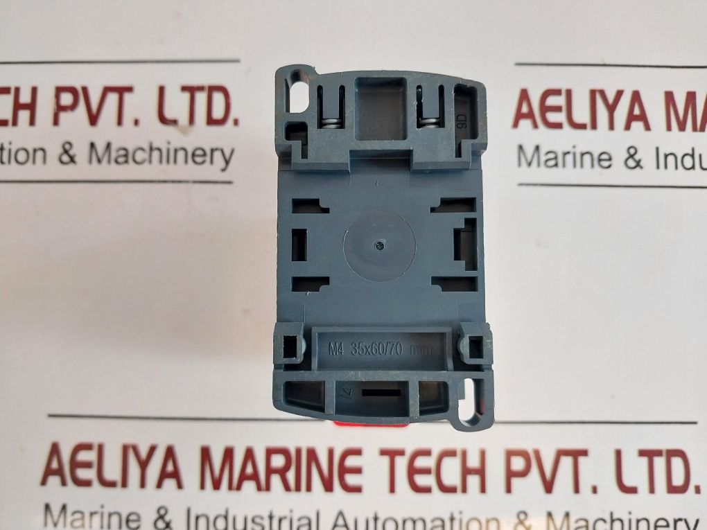 Schneider Electric Cad32B7 Control Relay
