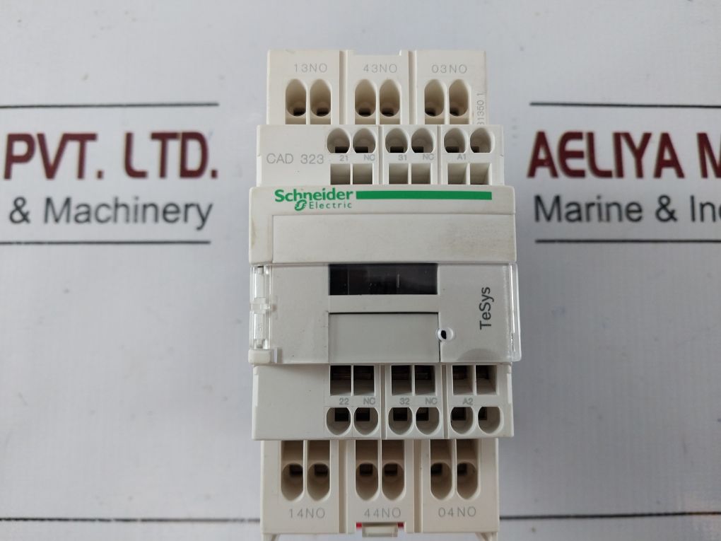 Schneider /Telemecanique Cad 323 P7 Control Relay
