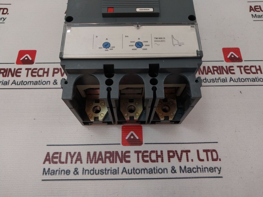 Schneider Electric Lv563306 Circuit Breaker/Switch-disconnector 600A/40°C