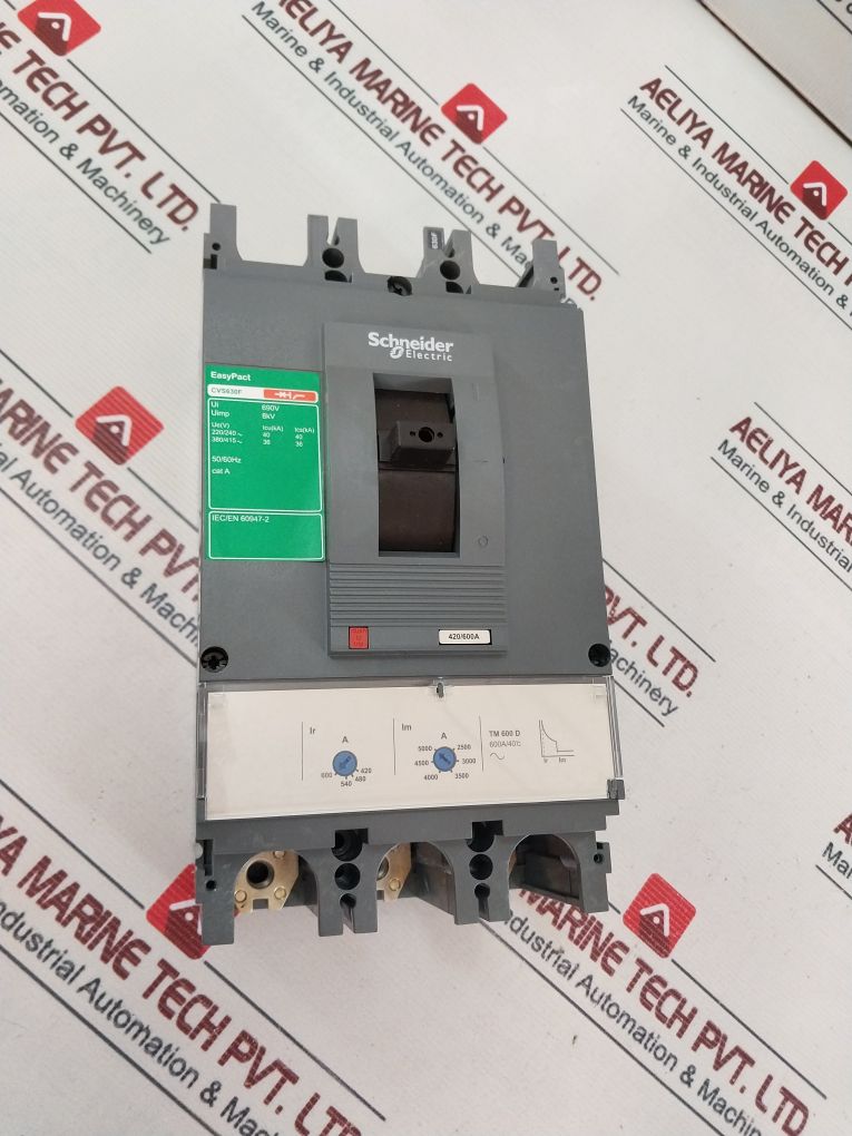 Schneider Electric Lv563306 Circuit Breaker/Switch-disconnector 600A/40°C