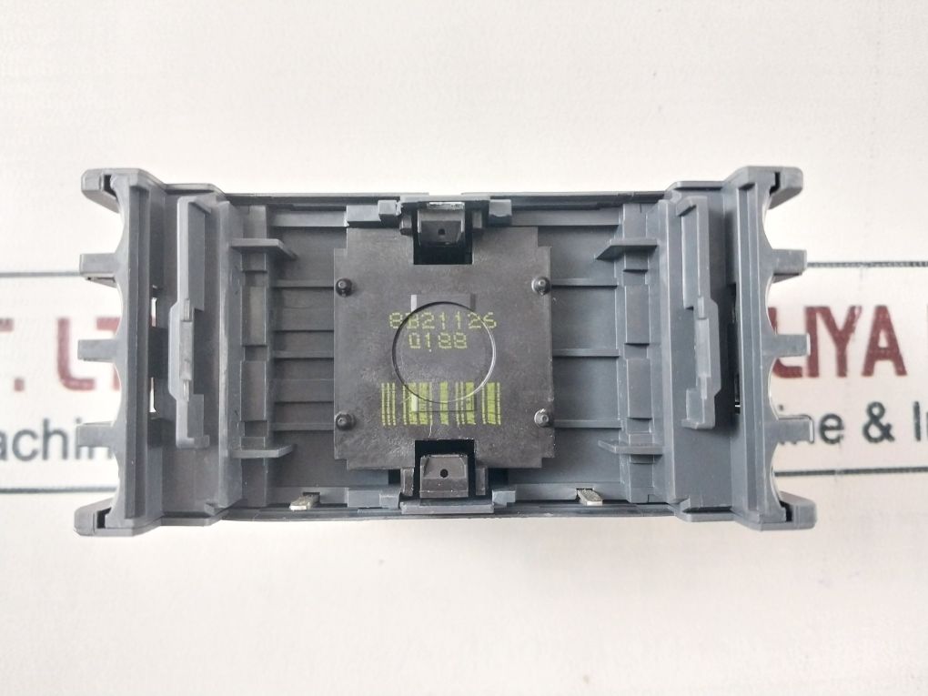 Schneider Electric W413808670311 02