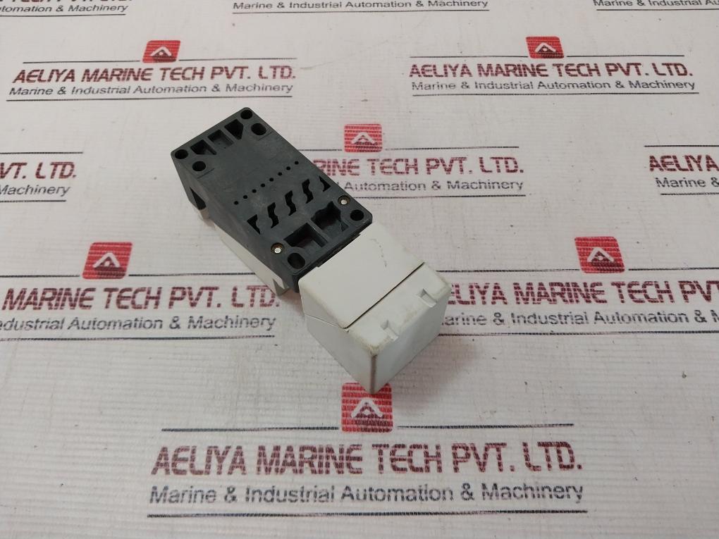 Siemens 3Rg4031-6Kd00 Proximity Switch Sensor 20-265V Ip65