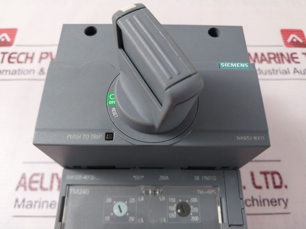 Siemens 3Va1225-4Ef32-0Aa0 Circuit Breaker