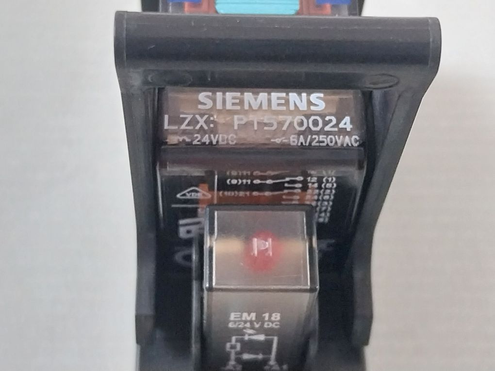 Siemens Lzx:Pt570024 Relay Socket 24Vdc