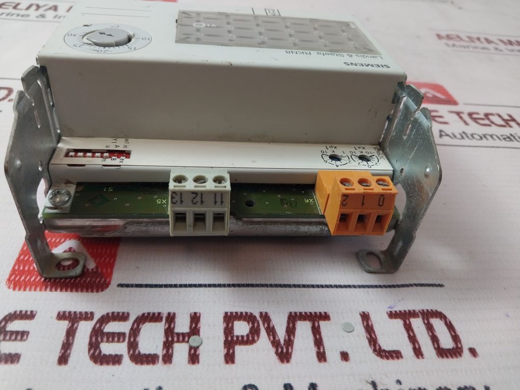 Siemens Rkn8 Landis & Staefa Universal Controller