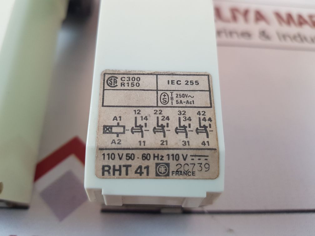 Telemecanique Rht 41 Relay With Base