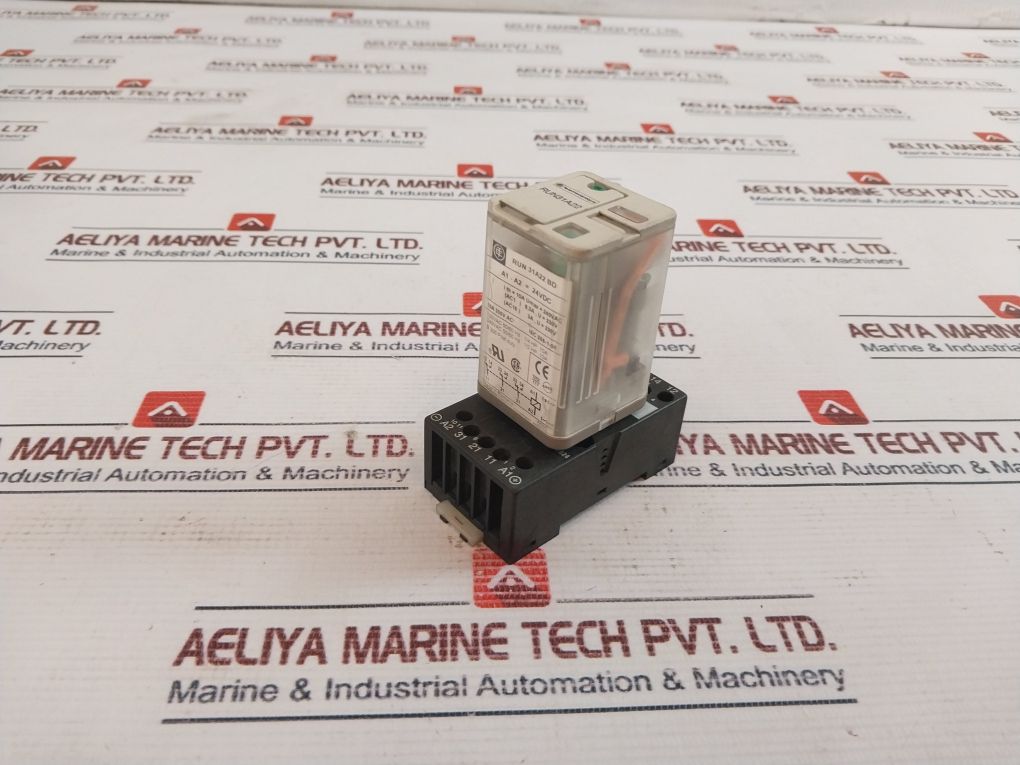 Telemecanique Run31A22 Bd Relay With Ruz 1A Socket 10A 50/60Hz
