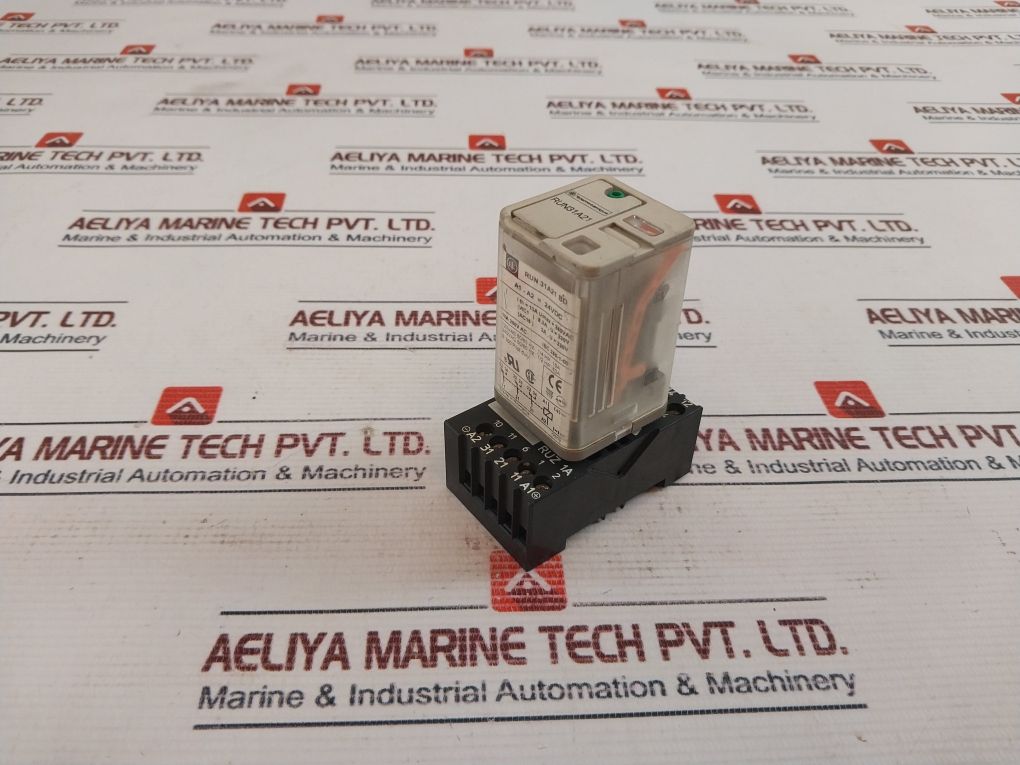 Telemecanique Run 31A21 Bd Relay With Socket 10A 250Vac