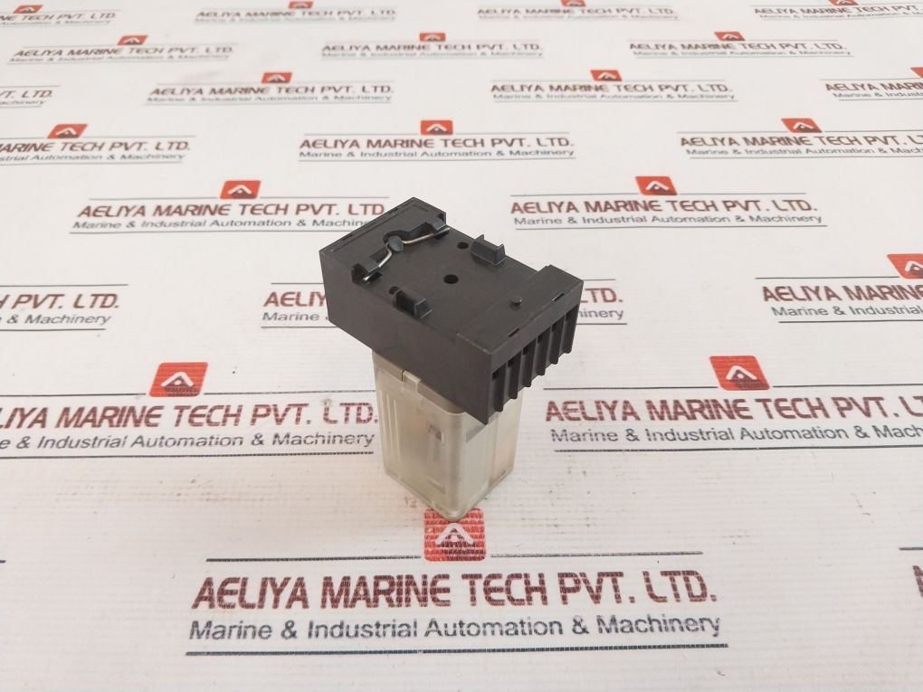 Telemecanique Run 31A21 Bd Relay With Socket 10A 250Vac