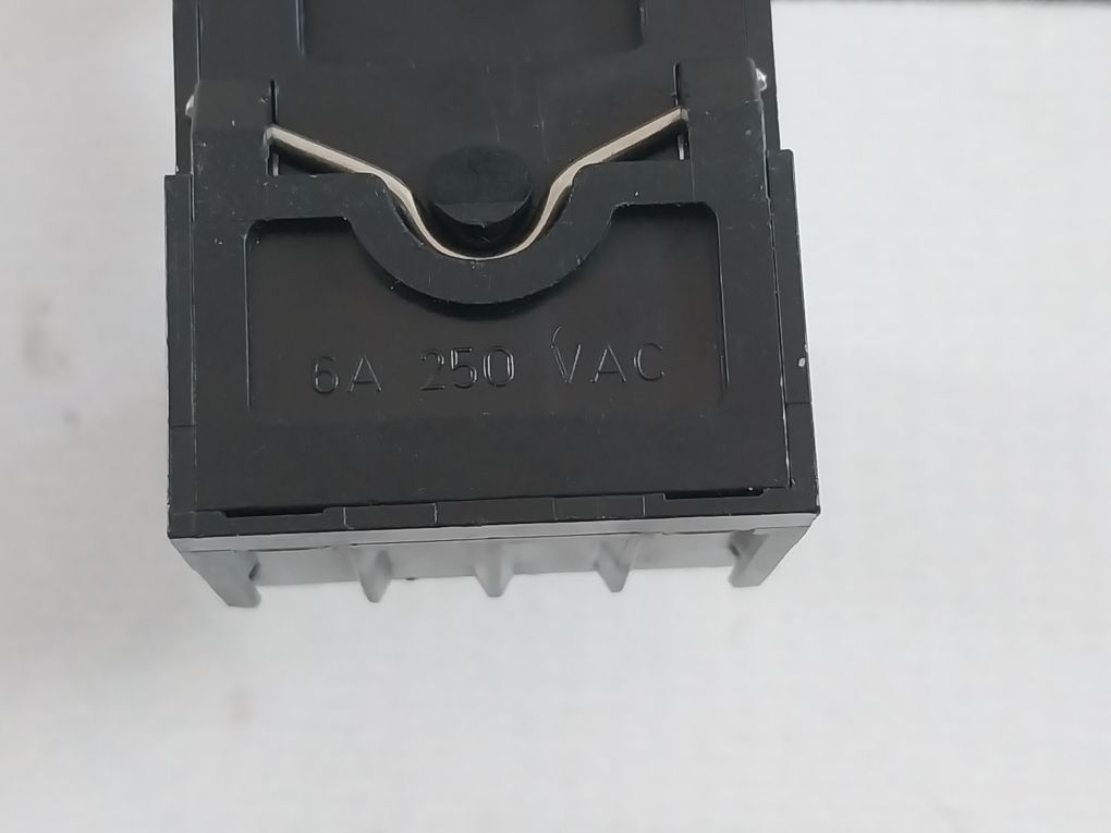 Telemecanique Rxz 7G Relay Socket Base With R4-2314-23-1024-wtl Relay