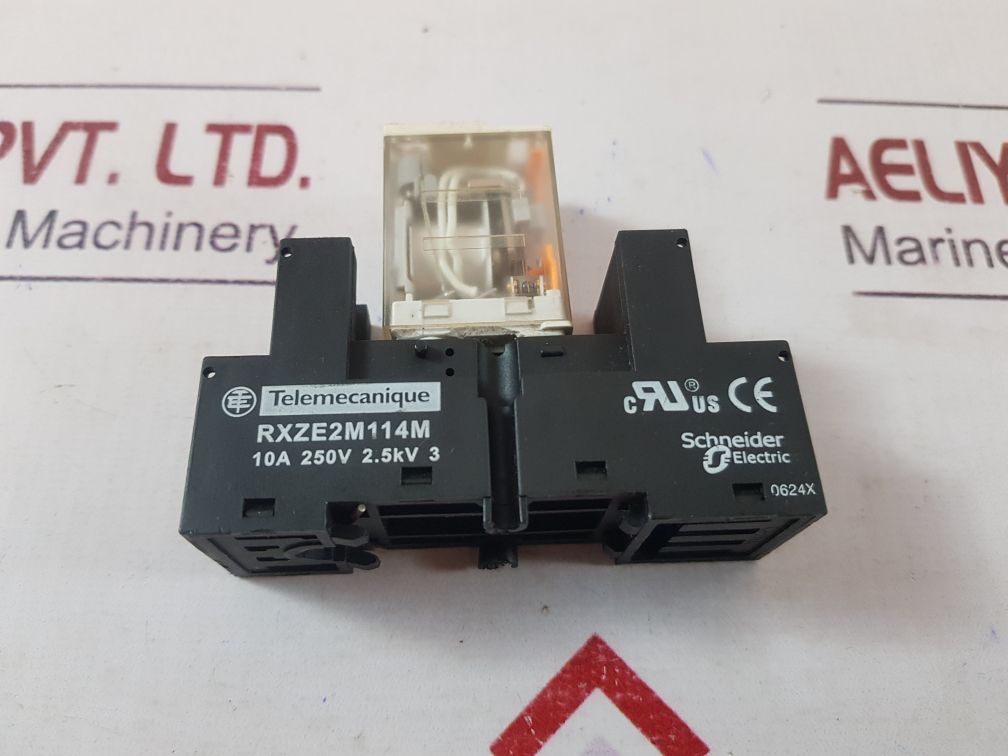 Telemecanique Rxze2M114M Relay