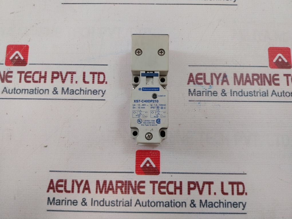 Telemecanique Xs7-c40Dp210 Inductive Sensor