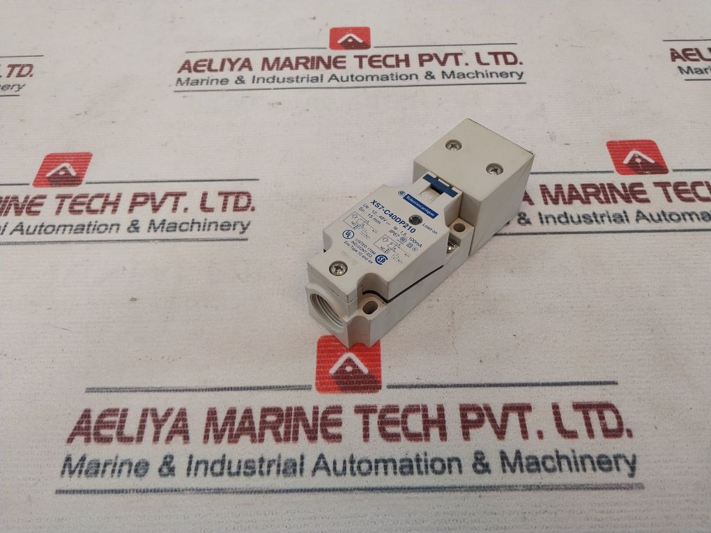 Telemecanique Xs7-c40Dp210 Proximity Sensor