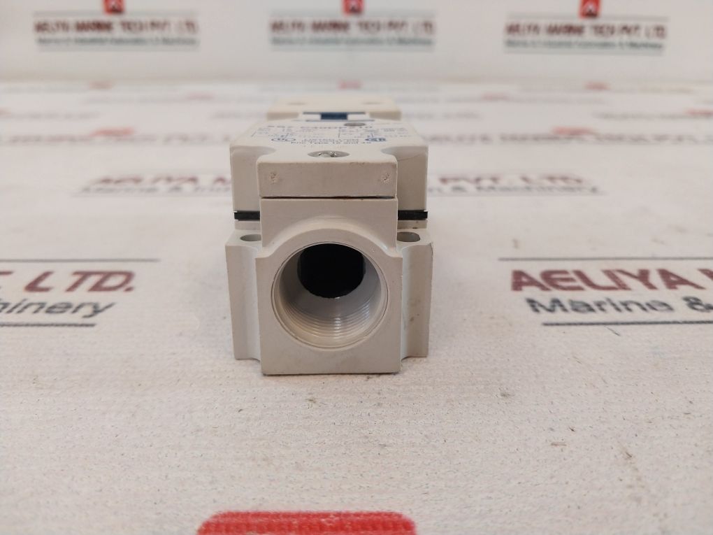 Telemecanique Xs7-c40Dp210 Proximity Sensor