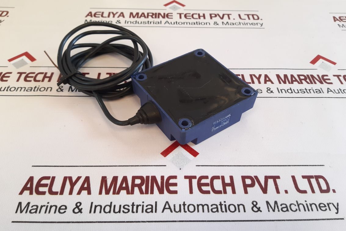TelemecaniqueSchneider Electric Xs8D1A1Mal2 Proximity Sensor