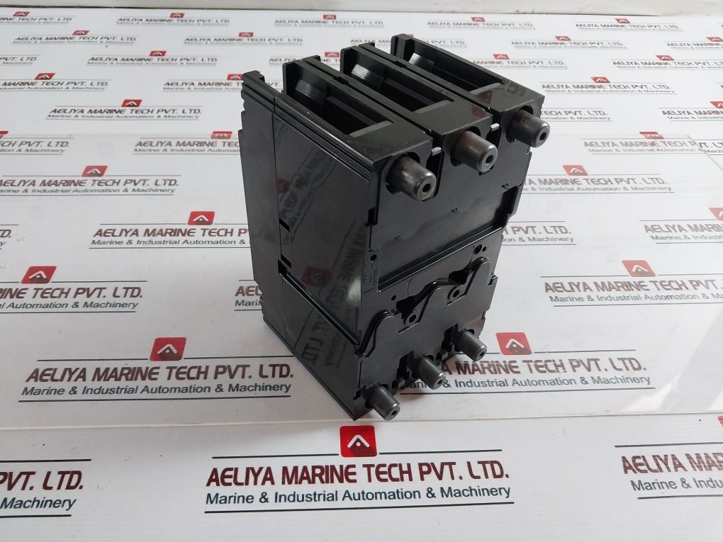Terasaki Xh225Ns 3 Pole Circuit Breaker 150A Ac690V 50~60Hz