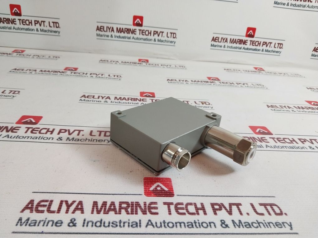 Trafag 8202.21.2210 Pressure Transmitter 12-34 Vdc