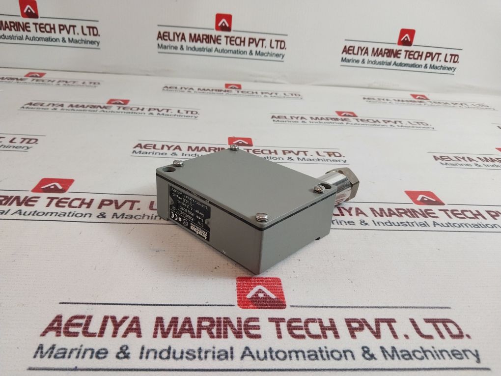 Trafag 8202.21.2210 Pressure Transmitter 12-34 Vdc