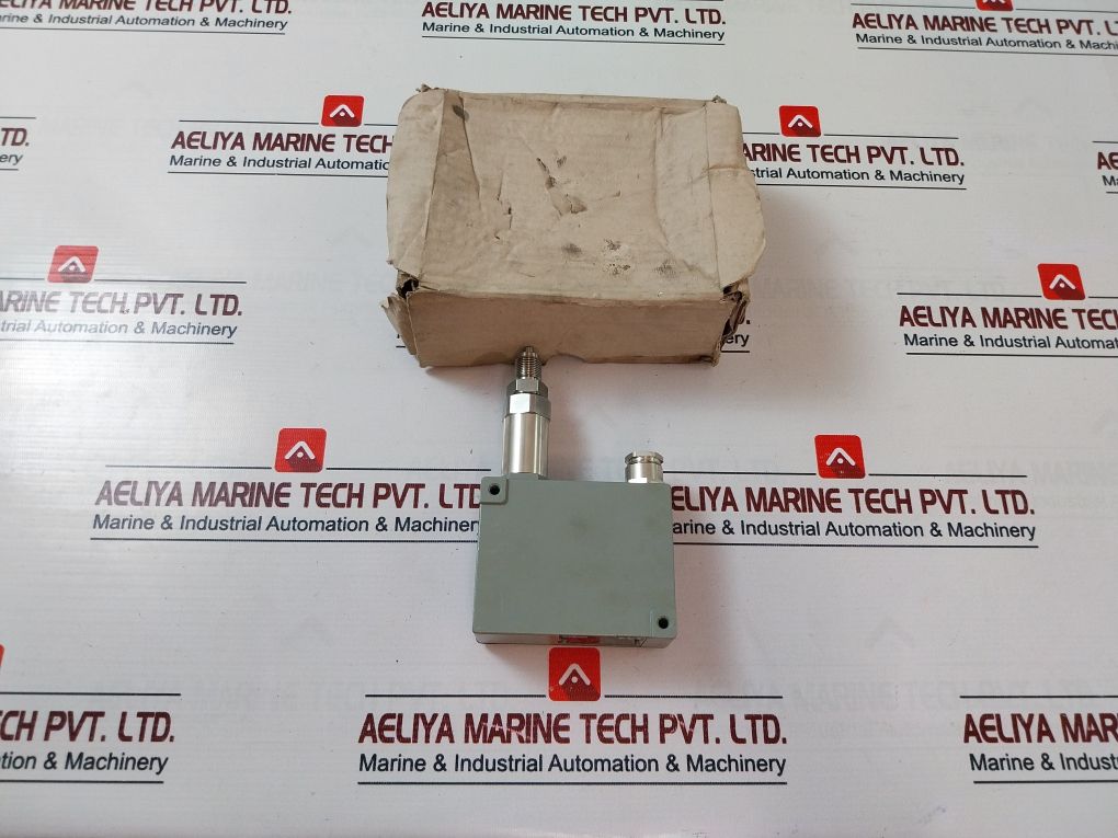 Trafag 8202.77.2210 Pressure Transmitter 4-20Ma