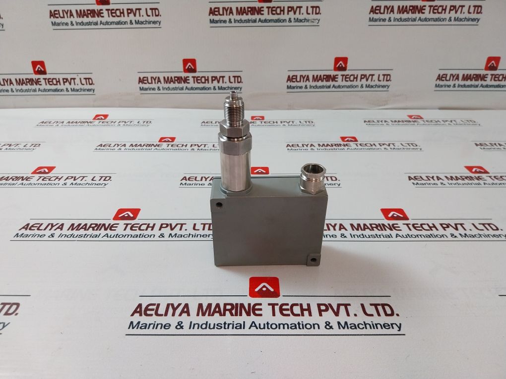 Trafag 8202.77.2210 Pressure Transmitter 4-20Ma